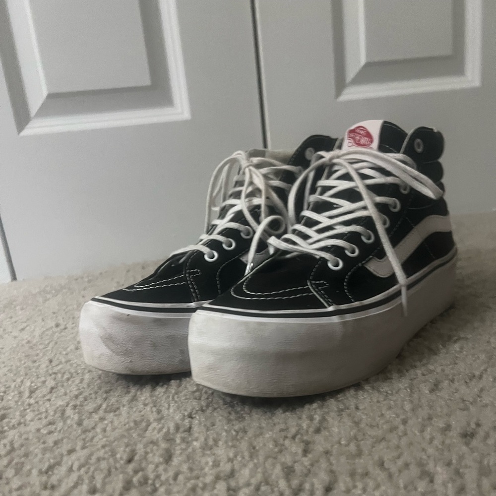 Vans platform high tops 🖤🤍